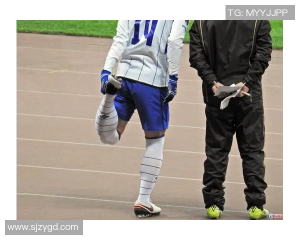 拉努斯与巴兰基亚激战回顾全场比赛进程精彩瞬间分析